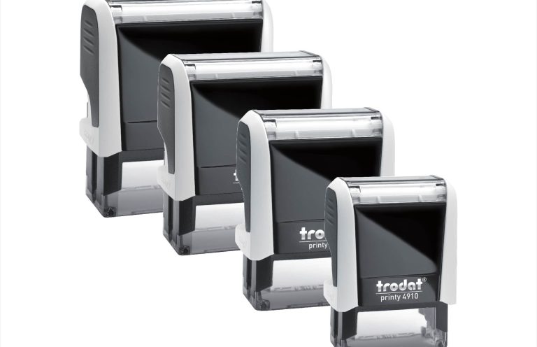 Trodat Printy 4910 bis 4913 Vier Stempel mit unterschiedlichen Größen in Schwarz und Weiß.